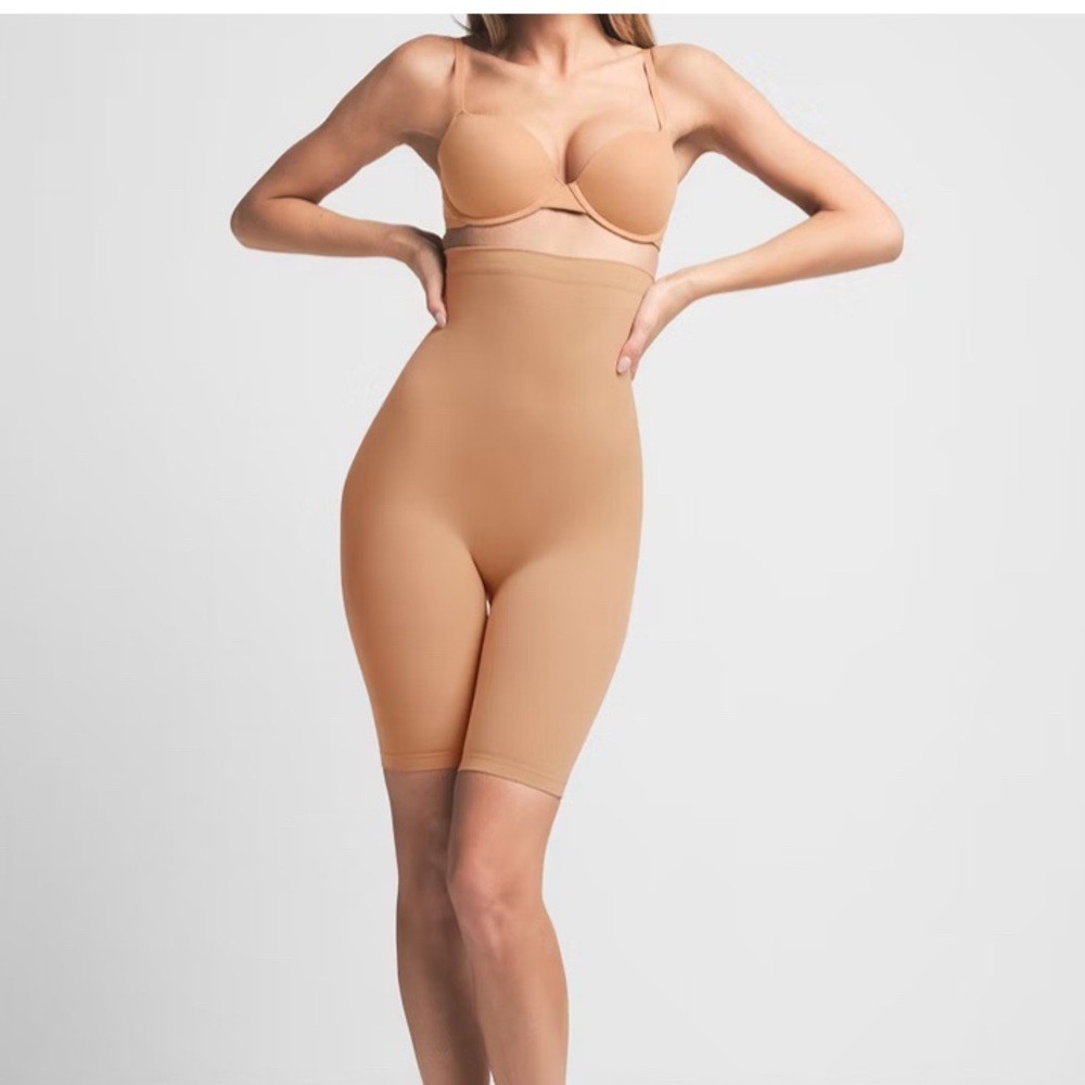 SKIMS Seamless Sculpt High Waisted Above the Knee Short NEW